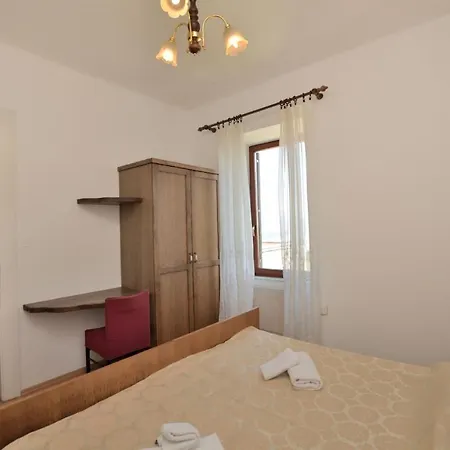 Apartment Mirela *